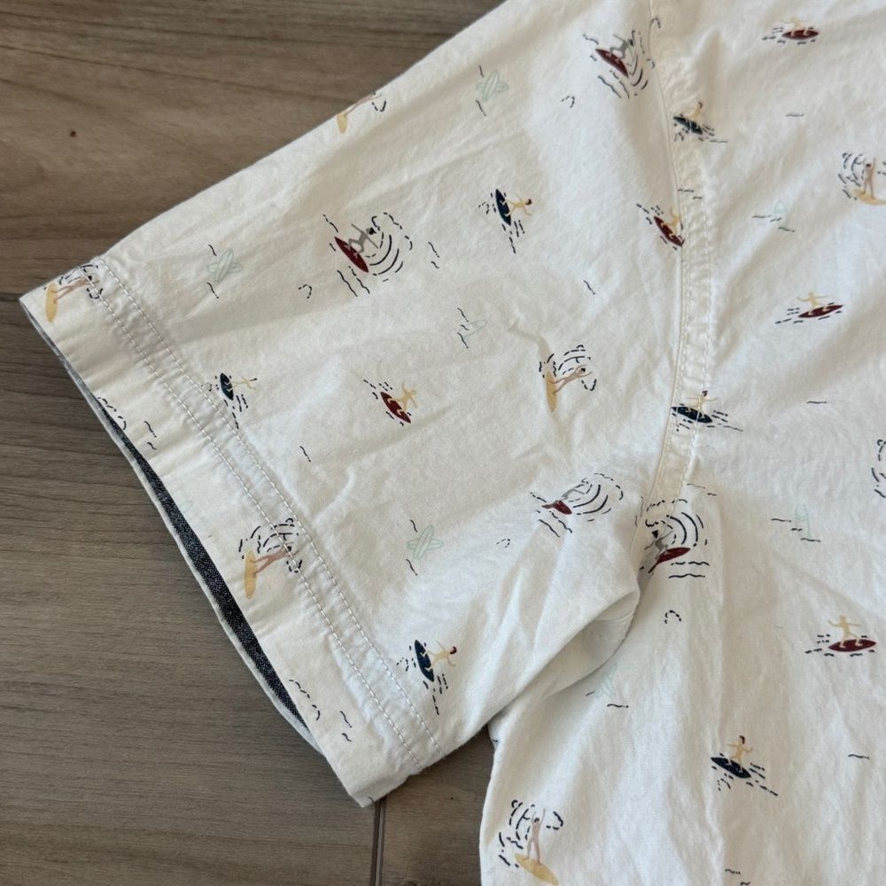 Free Planet White w/Surfers Patterned Men's Button Down Shirt Size Large - Picture 4 of 7